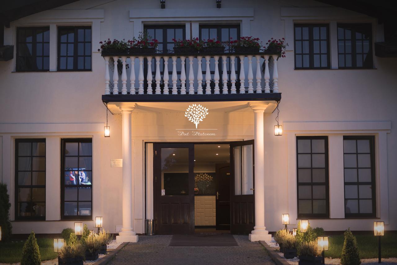 Szafirowy Dwor Hotel & Restauracja 글리비체 외부 사진